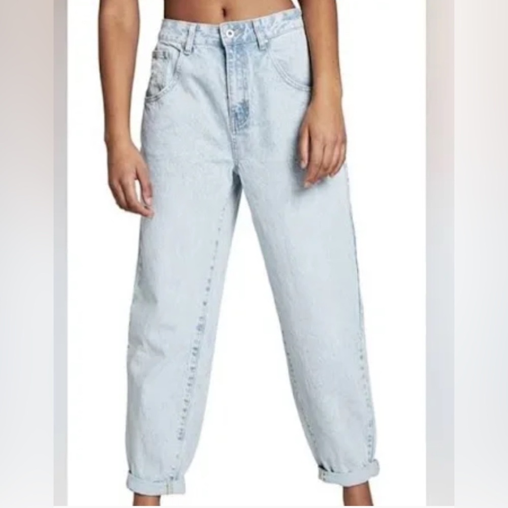 Cotton On Slouch Mom Jean in light Wash size 8